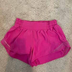 Lululemon hotty hot short 2.5” sonic pink size 4